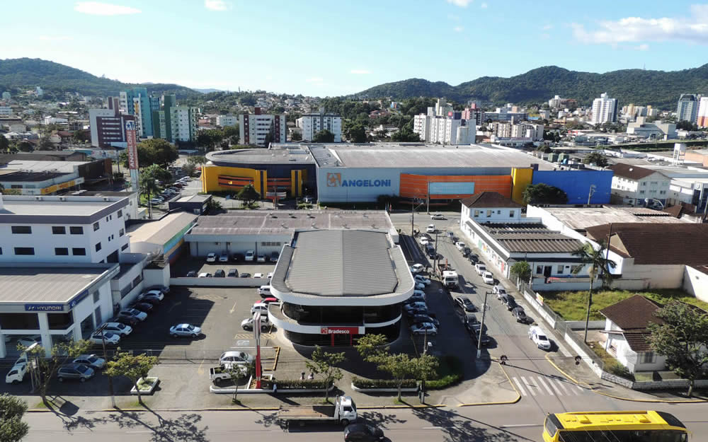 Foto - Bairro América: Na foto temos uma vista do Bradesco e do Angeloni