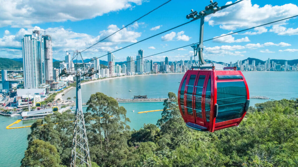 Bondinho no Parque Unipraias – Foto: Divulgação Parque Unipraias