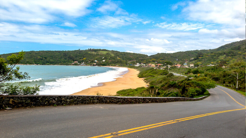 Rodovia Interpraias em Balneário Camboriú – Foto: Raphael/AdobeStock