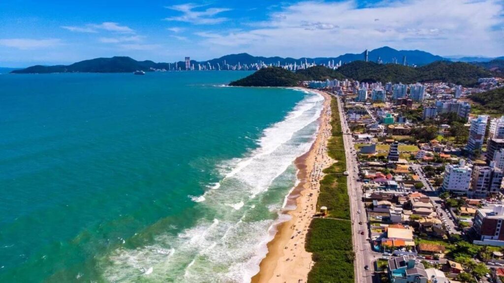 Vista aérea da Praia Brava, em Itajaí.