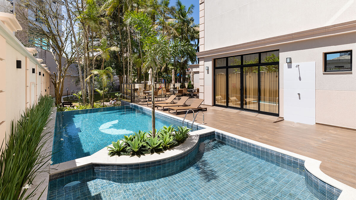 Por que morar em um apartamento com piscina no condomínio?